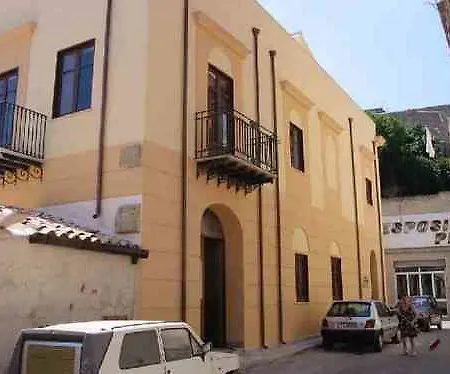 Cialoma 3*