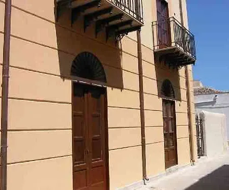 Cialoma Aparthotel 3*